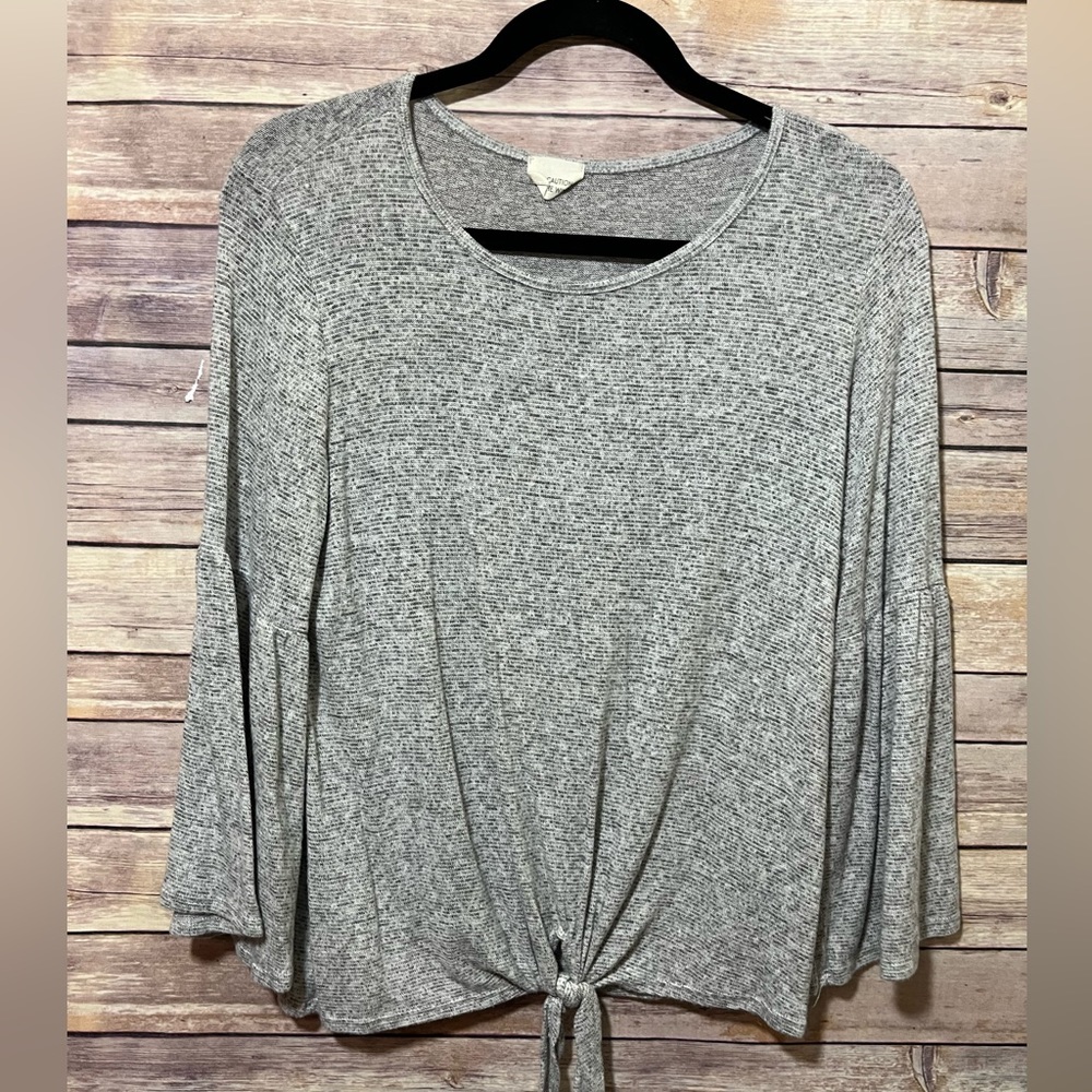 ⭐️ Caution to the Wind Tie Front Gray Sweater flare sleeves Size Medium E4